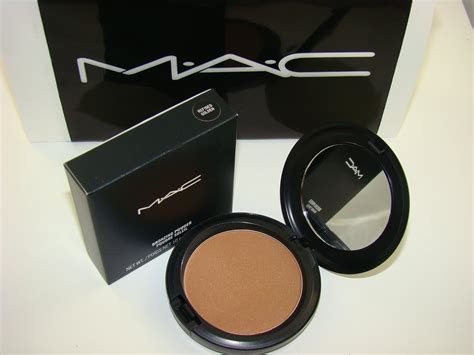 mac bronzing powder refined golden.